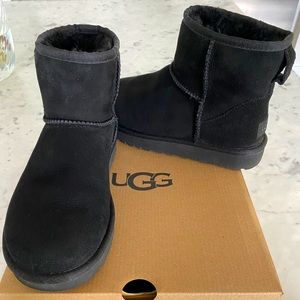 UGG Classic Mini II in Black